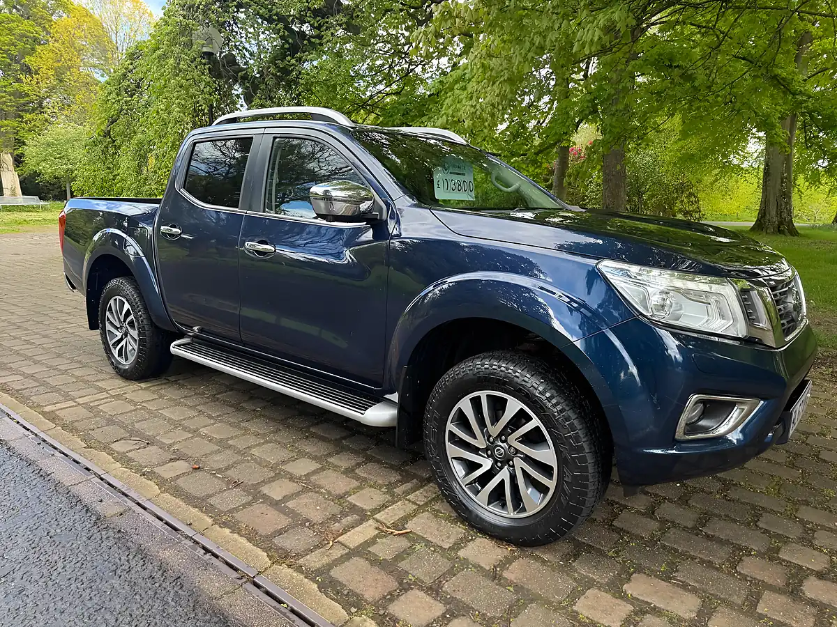 Used 2017 Nissan Navara Tekna Blue - Interior and Exterior details 9