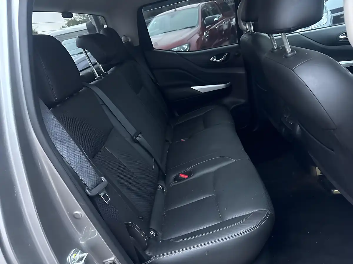Used 2017 Nissan Navara Tekna Grey - Interior and Exterior details 10