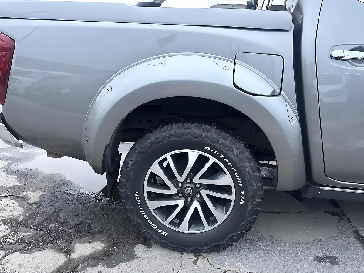 Used 2017 Nissan Navara Tekna Grey - Interior and Exterior details 11