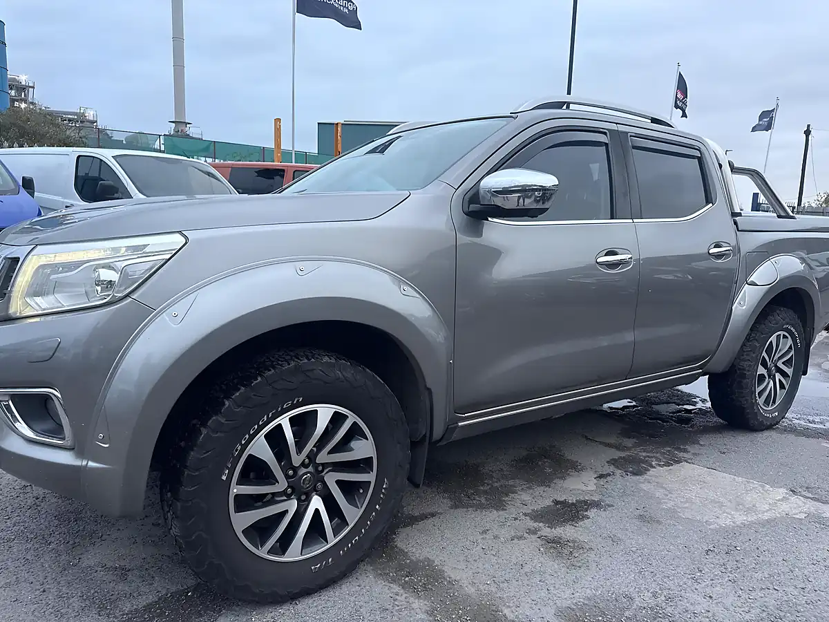 Used 2017 Nissan Navara Tekna Grey - Interior and Exterior details 12