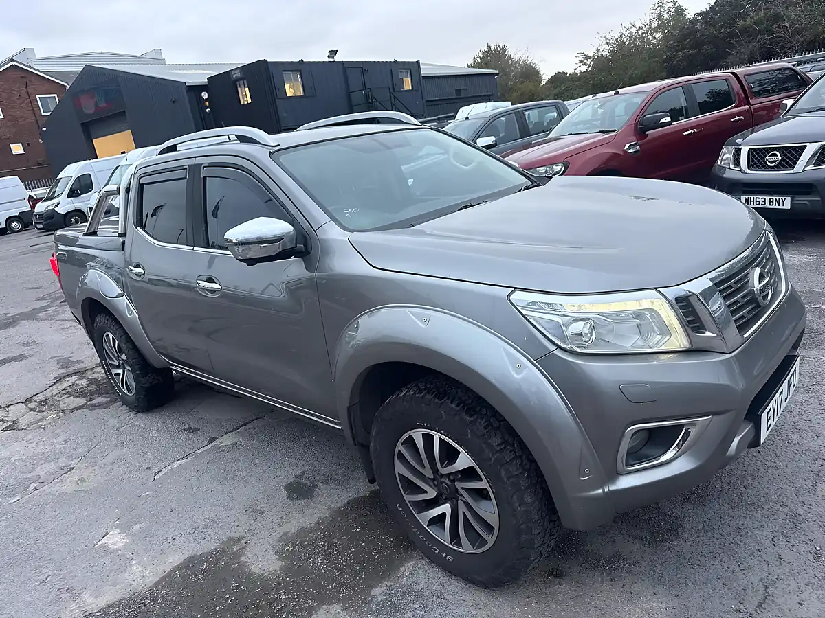 Used 2017 Nissan Navara Tekna Grey - Interior and Exterior details 13