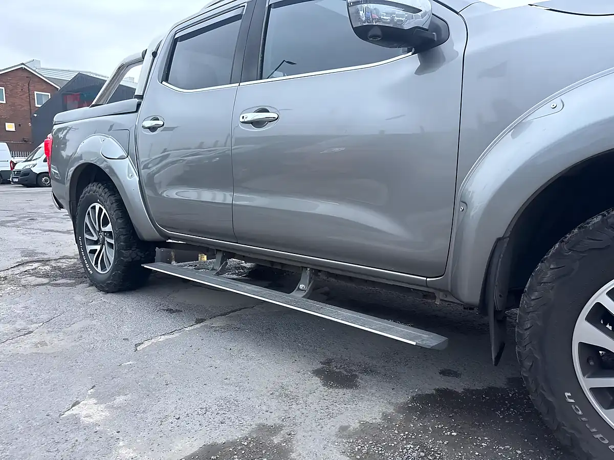 Used 2017 Nissan Navara Tekna Grey - Interior and Exterior details 14