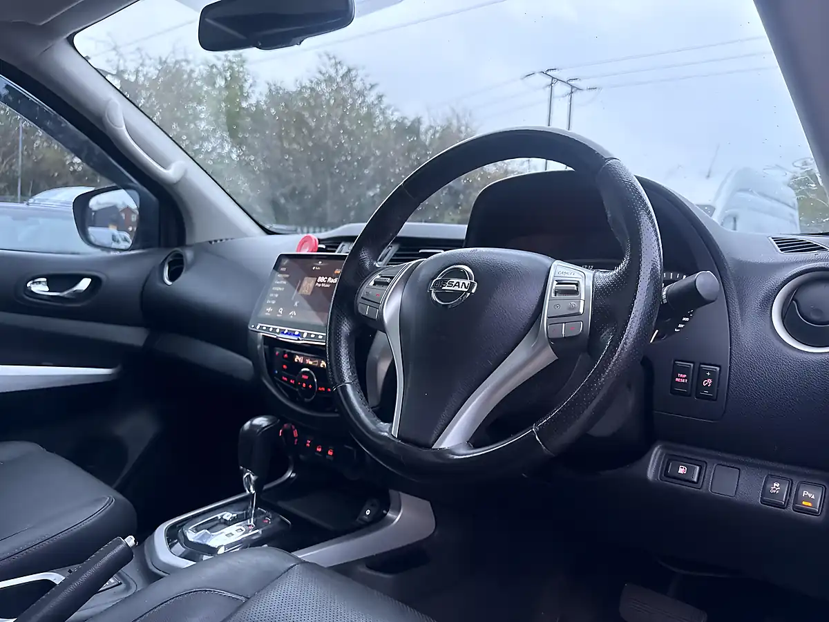 Used 2017 Nissan Navara Tekna Grey - Interior and Exterior details 17
