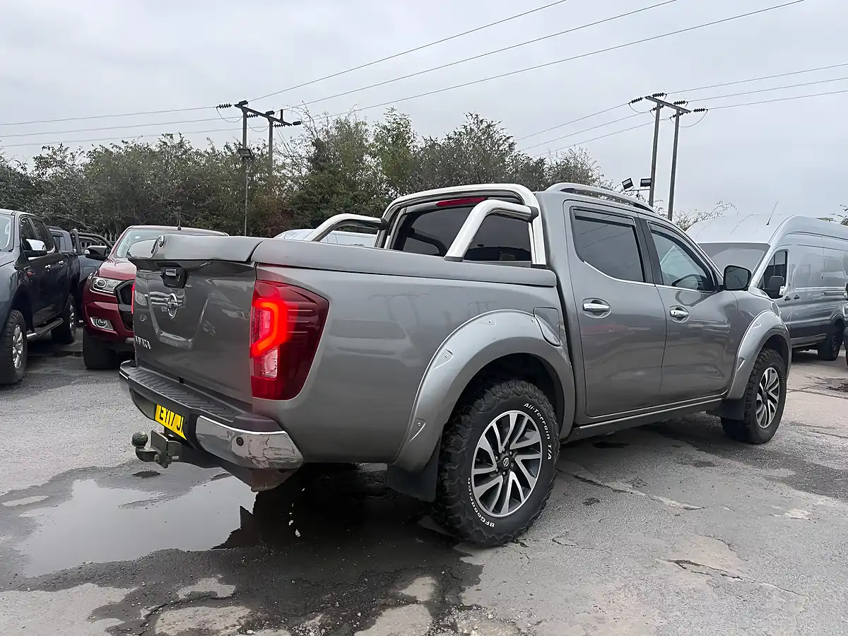 Used 2017 Nissan Navara Tekna Grey - Interior and Exterior details 3