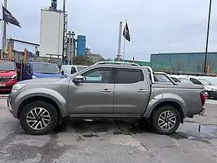 Used 2017 Nissan Navara Tekna Grey - Interior and Exterior details 4