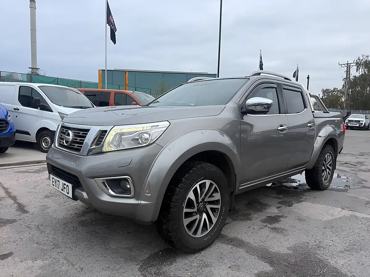 Used 2017 Nissan Navara Tekna Grey - Interior and Exterior details 7