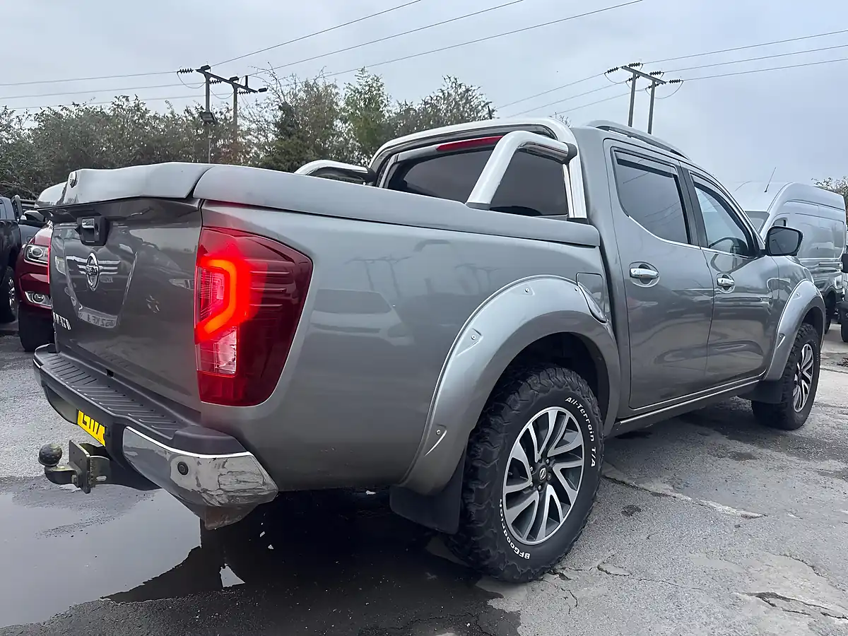 Used 2017 Nissan Navara Tekna Grey - Interior and Exterior details 8