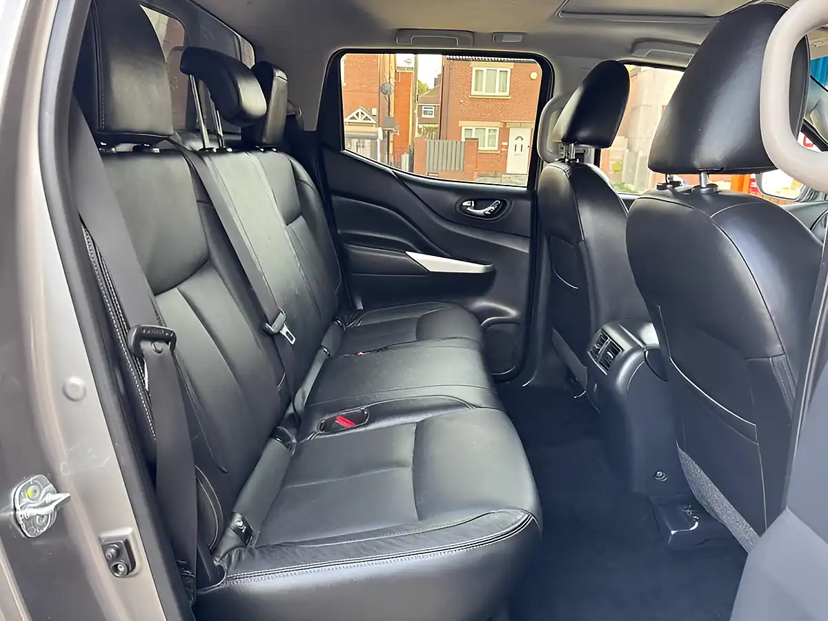 Used 2017 Nissan Navara Tekna Grey - Interior and Exterior details 11