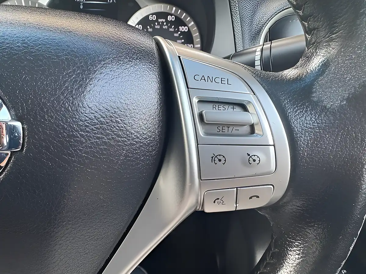 Used 2017 Nissan Navara Tekna Grey - Interior and Exterior details 16