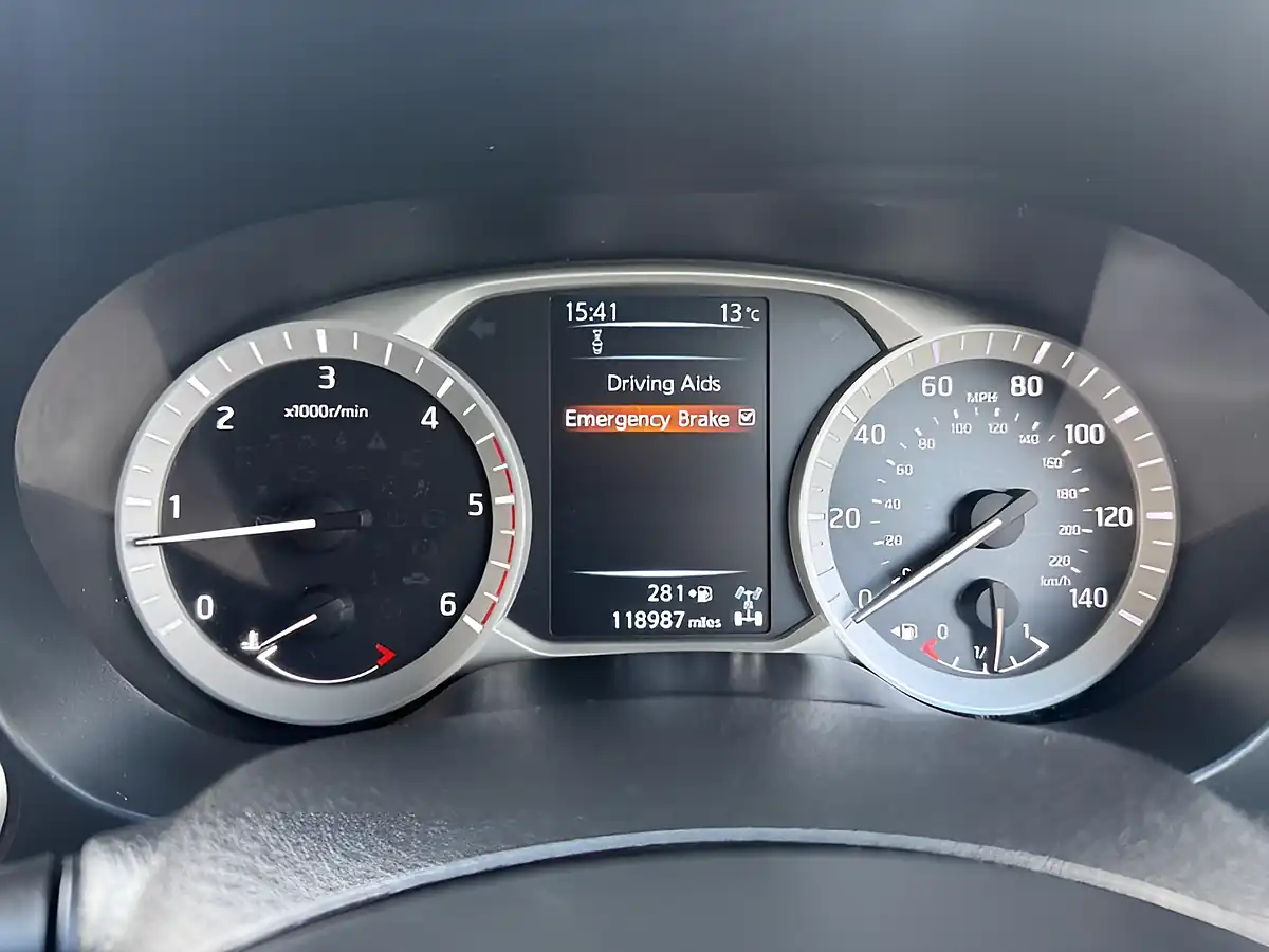 Used 2017 Nissan Navara Tekna Grey - Interior and Exterior details 17