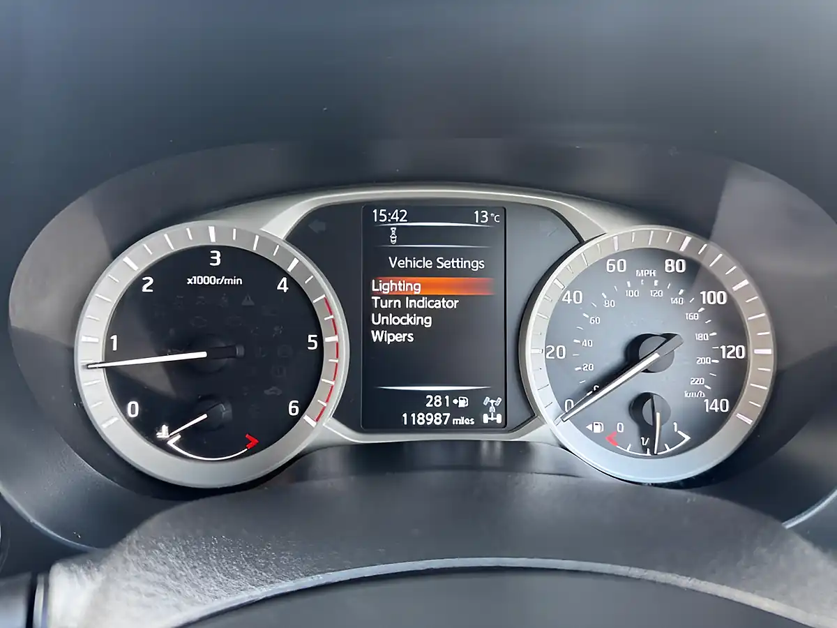 Used 2017 Nissan Navara Tekna Grey - Interior and Exterior details 18