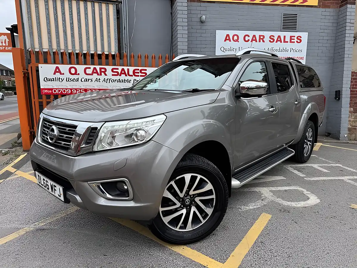 Used 2017 Nissan Navara Tekna Grey - Interior and Exterior details 3