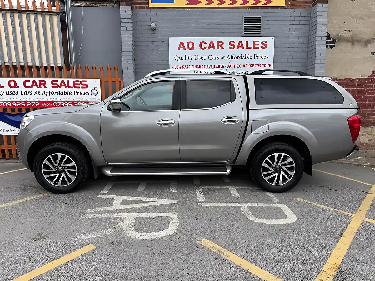 Used 2017 Nissan Navara Tekna Grey - Interior and Exterior details 4