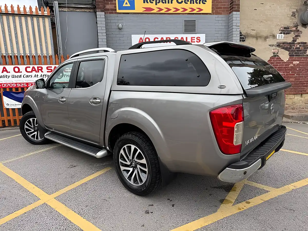 Used 2017 Nissan Navara Tekna Grey - Interior and Exterior details 5