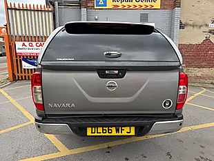 Used 2017 Nissan Navara Tekna Grey - Interior and Exterior details 6