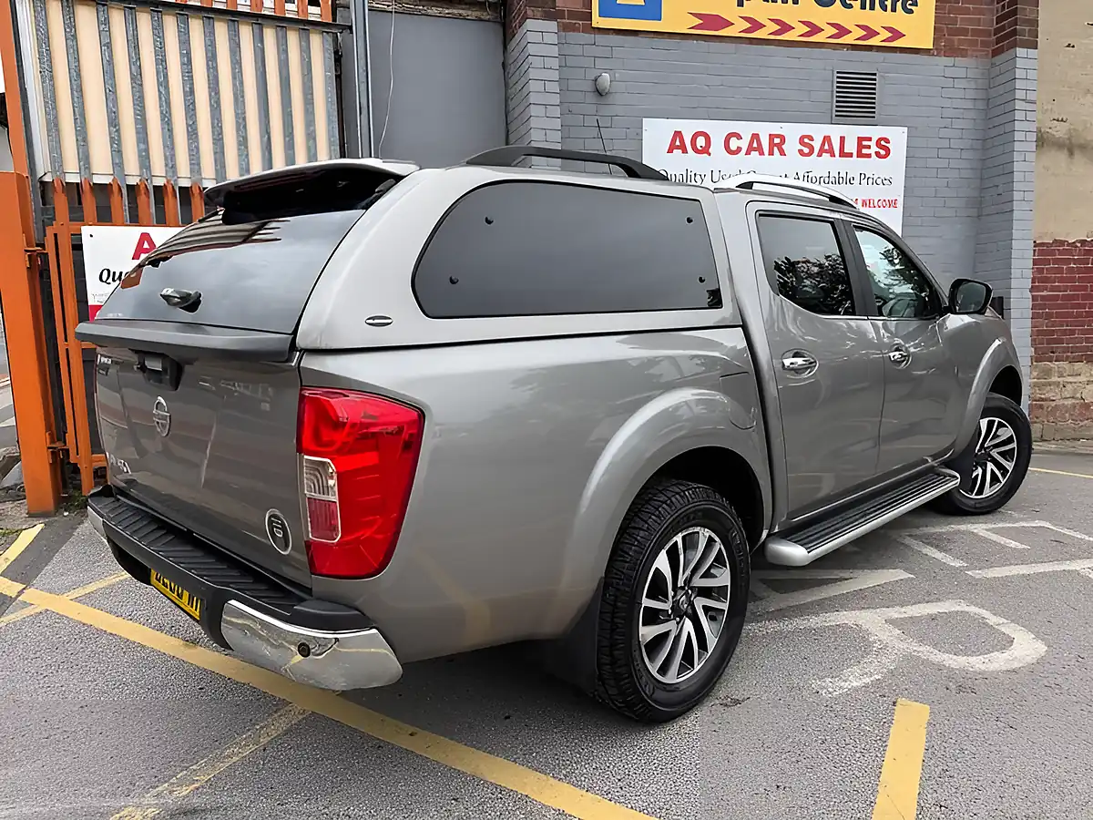 Used 2017 Nissan Navara Tekna Grey - Interior and Exterior details 7
