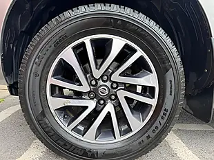 Used 2017 Nissan Navara Tekna Grey - Interior and Exterior details 9