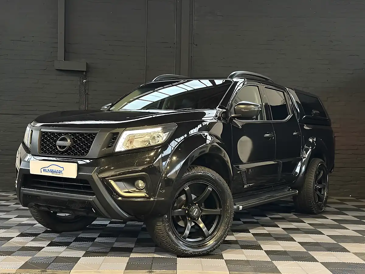 Used 2017 Nissan Navara Tekna Metallic Black - Front View