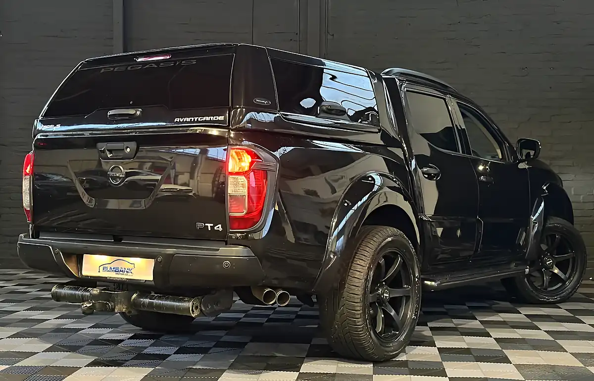 Used 2017 Nissan Navara Tekna Metallic Black - Interior and Exterior details 11