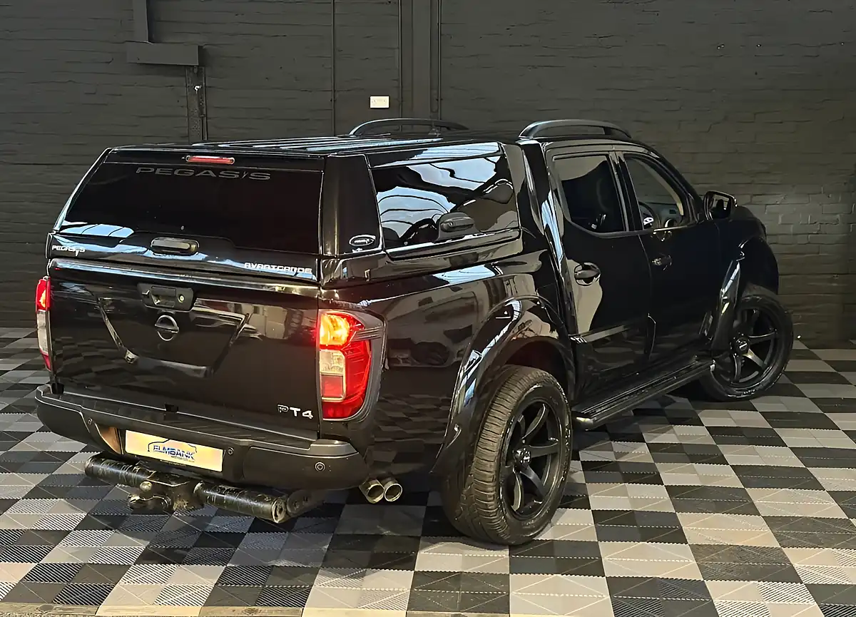 Used 2017 Nissan Navara Tekna Metallic Black - Interior and Exterior details 13