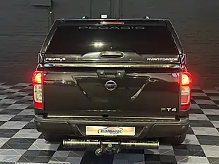 Used 2017 Nissan Navara Tekna Metallic Black - Interior and Exterior details 15