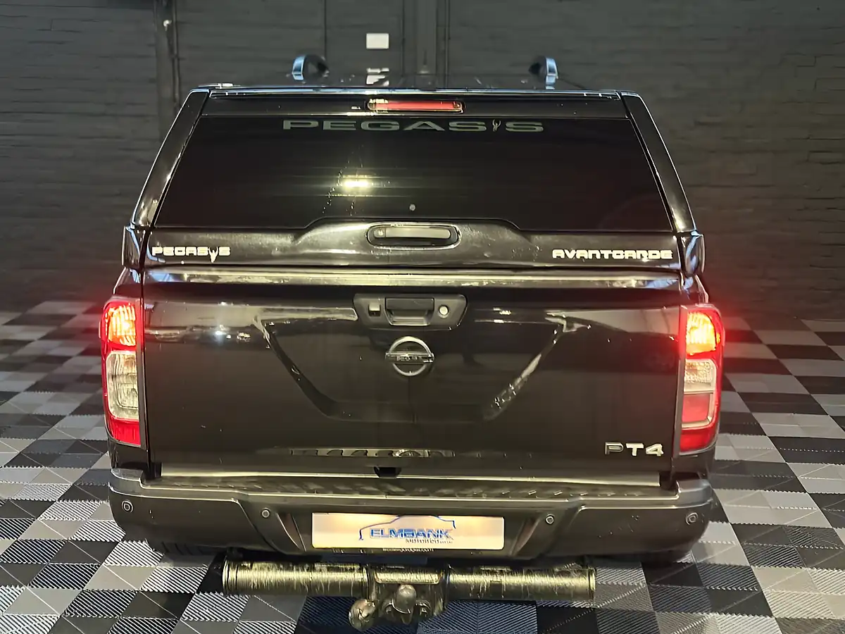 Used 2017 Nissan Navara Tekna Metallic Black - Interior and Exterior details 16