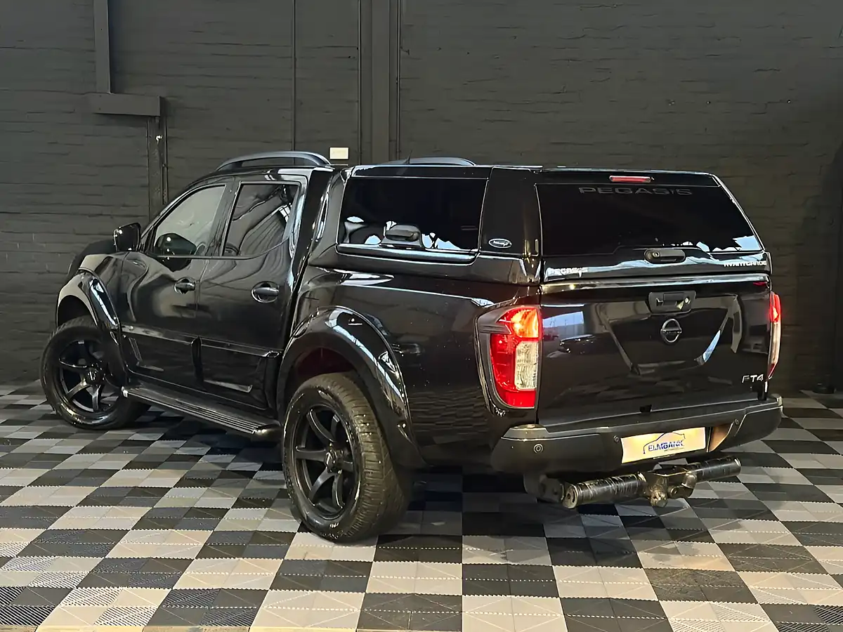 Used 2017 Nissan Navara Tekna Metallic Black - Interior and Exterior details 18