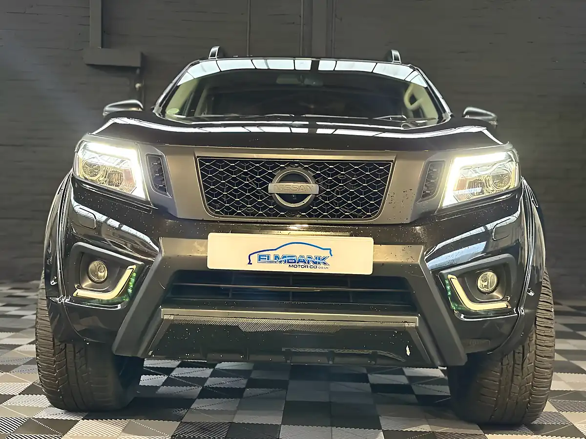Used 2017 Nissan Navara Tekna Metallic Black - Interior and Exterior details 4