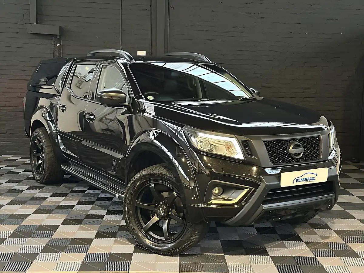 Used 2017 Nissan Navara Tekna Metallic Black - Interior and Exterior details 8