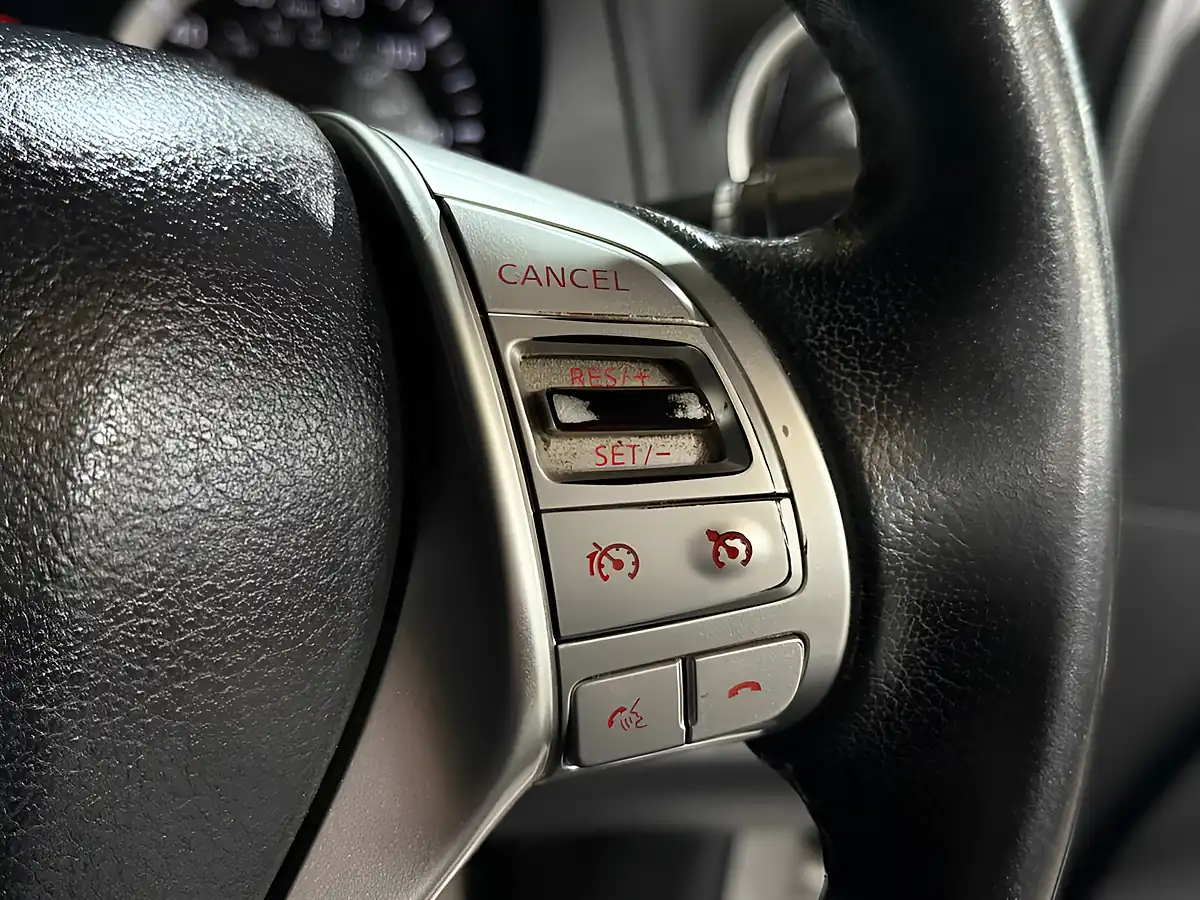 Used 2017 Nissan Navara Tekna Silver - Interior and Exterior details 10