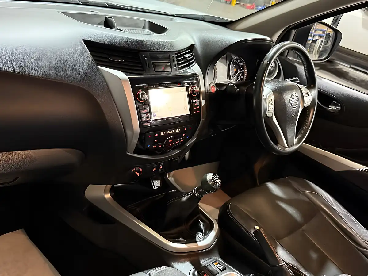 Used 2017 Nissan Navara Tekna Silver - Interior and Exterior details 16