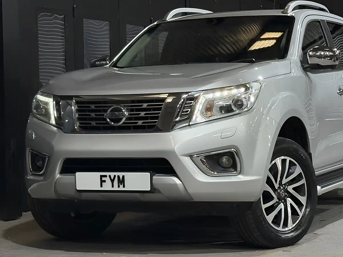 Used 2017 Nissan Navara Tekna Silver - Interior and Exterior details 17