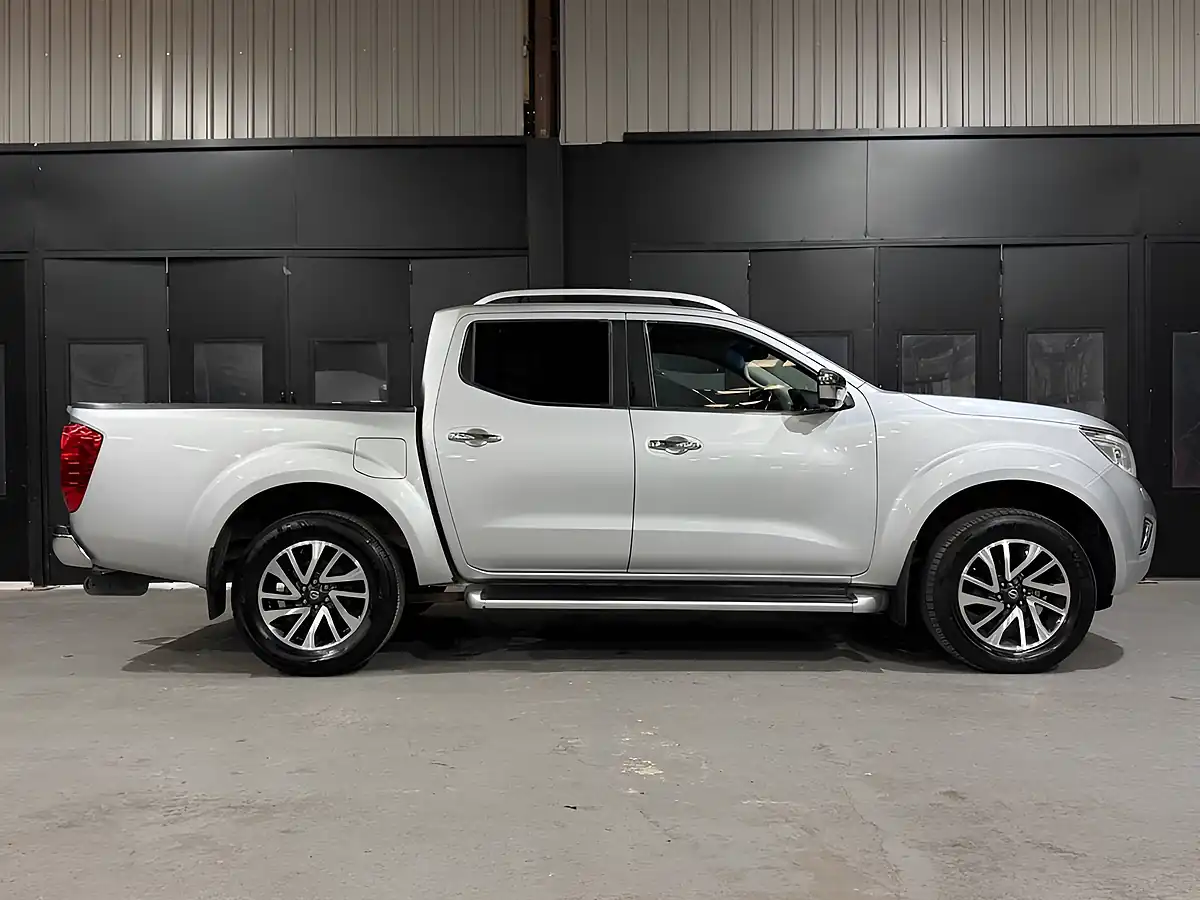 Used 2017 Nissan Navara Tekna Silver - Interior and Exterior details 4