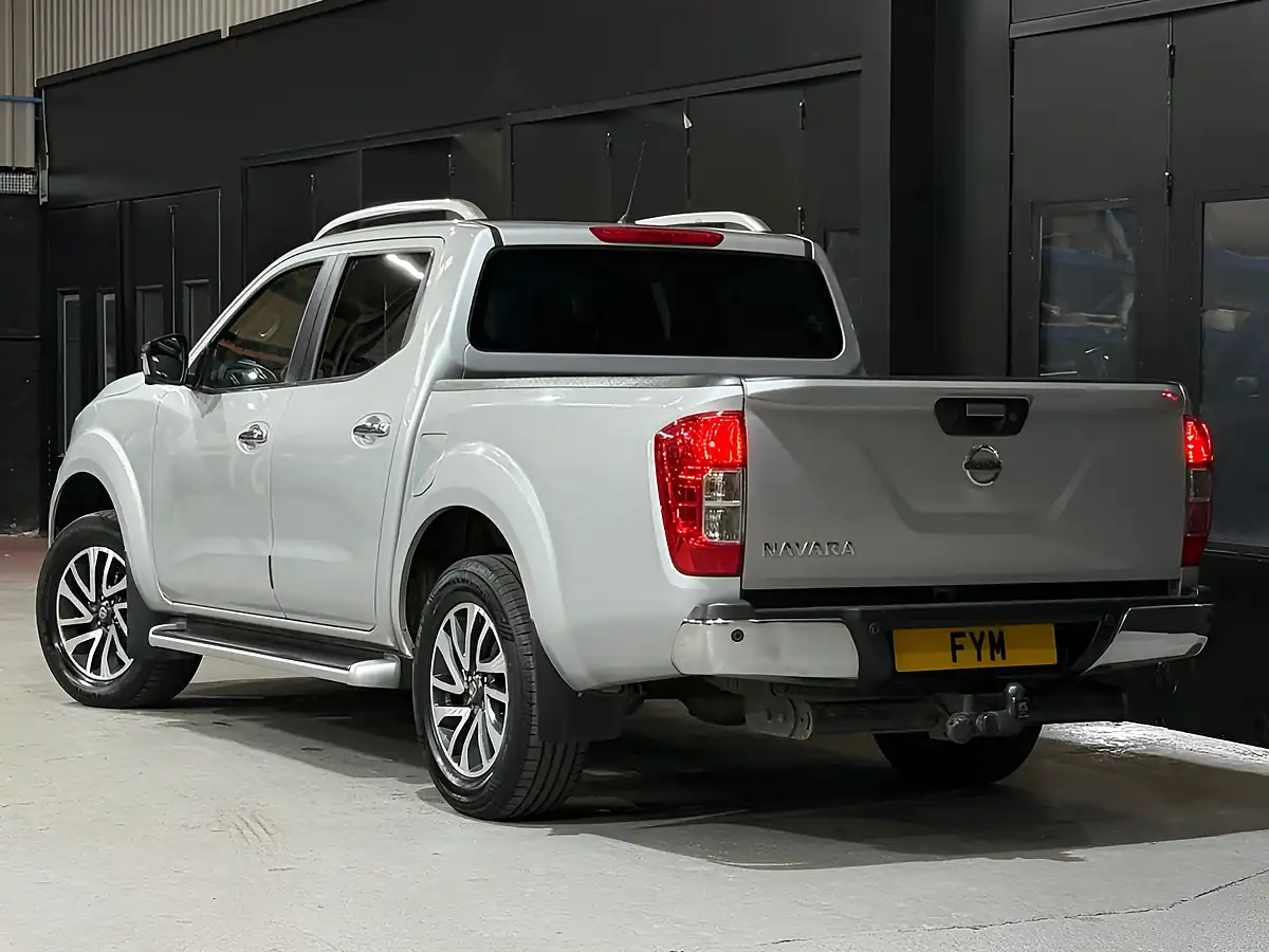 Used 2017 Nissan Navara Tekna Silver - Interior and Exterior details 5