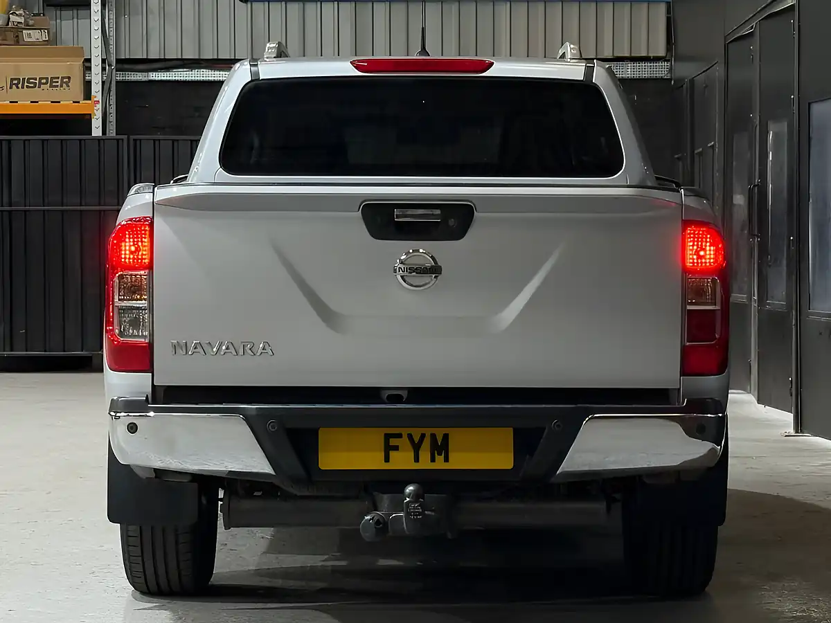 Used 2017 Nissan Navara Tekna Silver - Interior and Exterior details 8