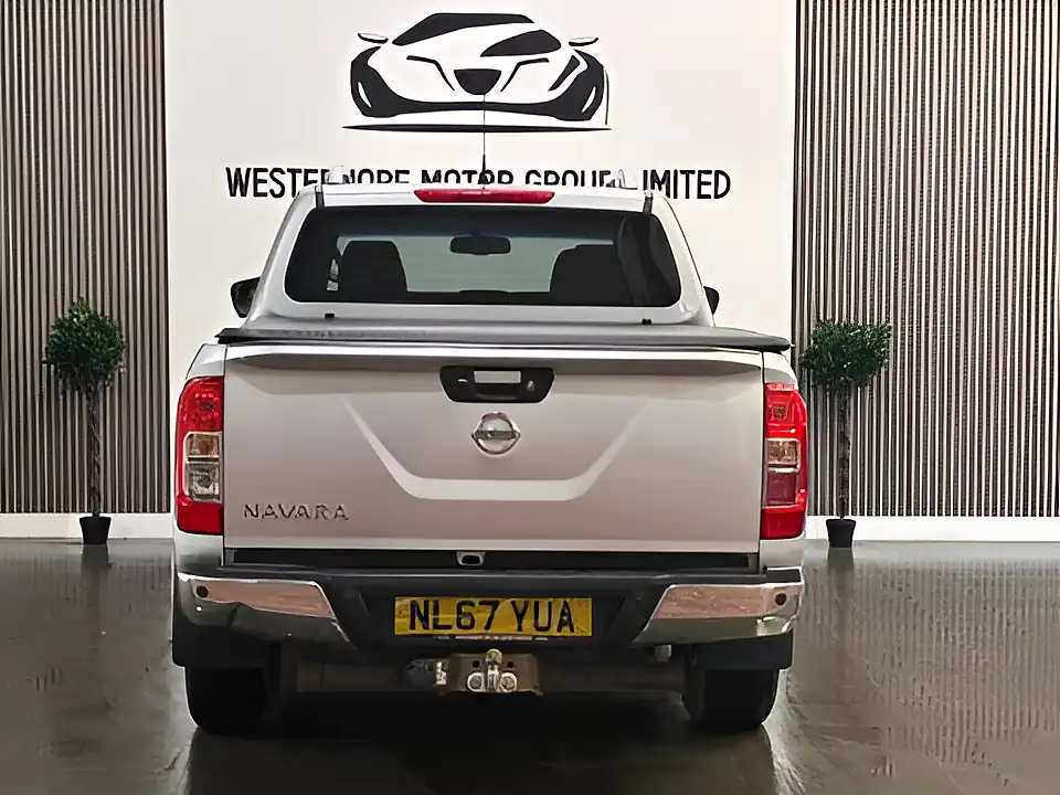 Used 2017 Nissan Navara Tekna Silver - Interior and Exterior details 11