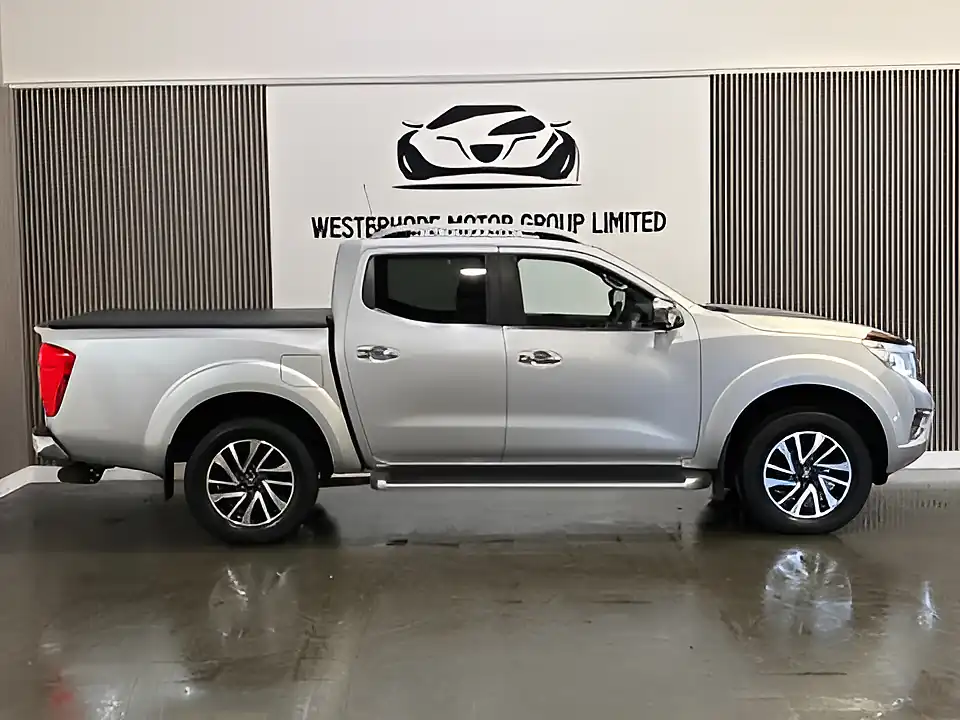 Used 2017 Nissan Navara Tekna Silver - Interior and Exterior details 12