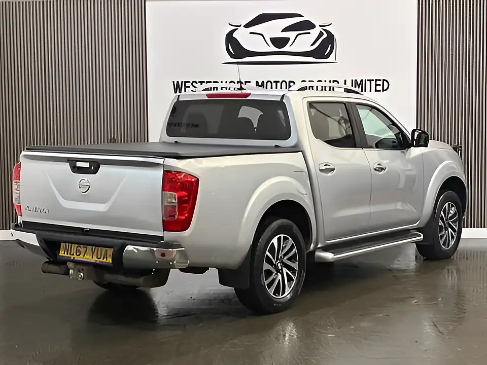 Used 2017 Nissan Navara Tekna Silver - Interior and Exterior details 4