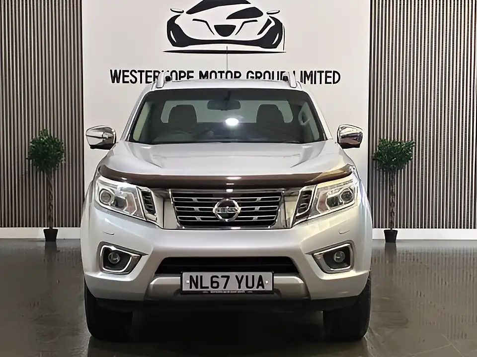 Used 2017 Nissan Navara Tekna Silver - Interior and Exterior details 5
