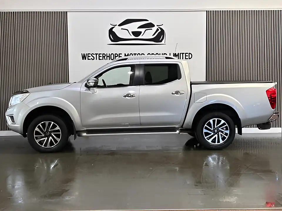 Used 2017 Nissan Navara Tekna Silver - Interior and Exterior details 7