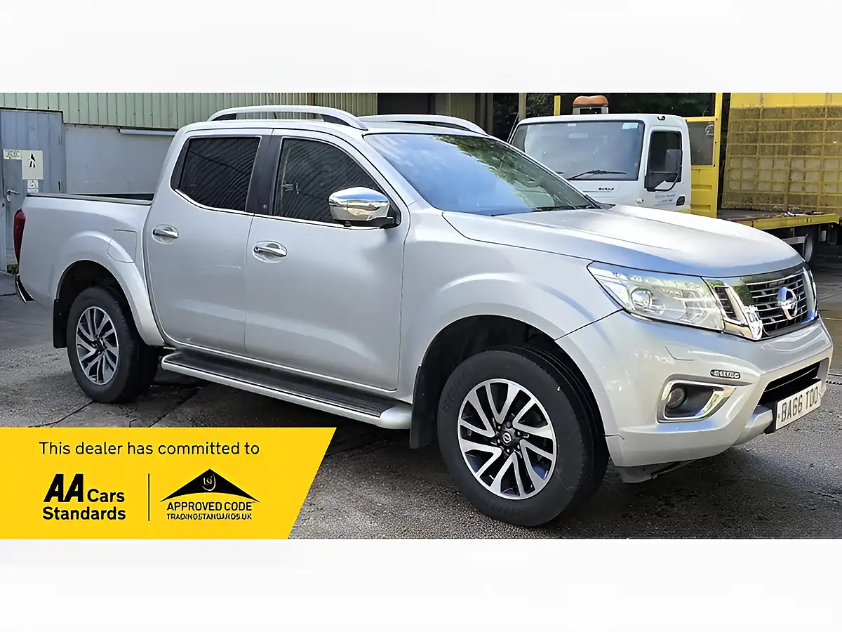 Used 2017 Nissan Navara Tekna Silver - Front View