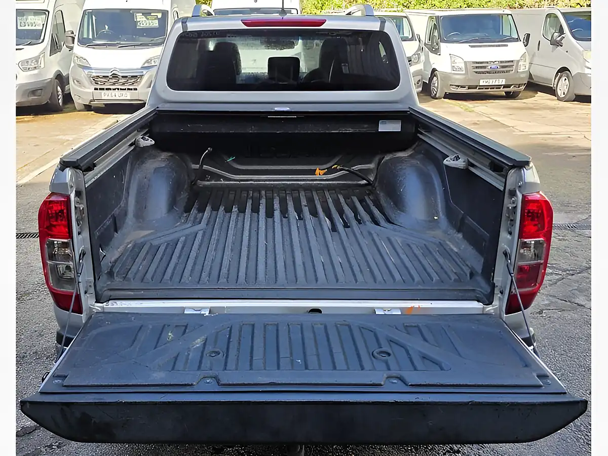 Used 2017 Nissan Navara Tekna Silver - Interior and Exterior details 10