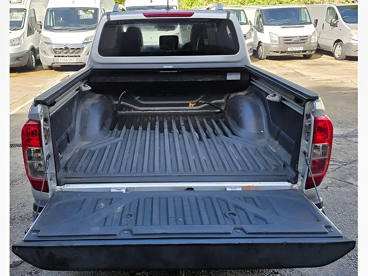 Used 2017 Nissan Navara Tekna Silver - Interior and Exterior details 11