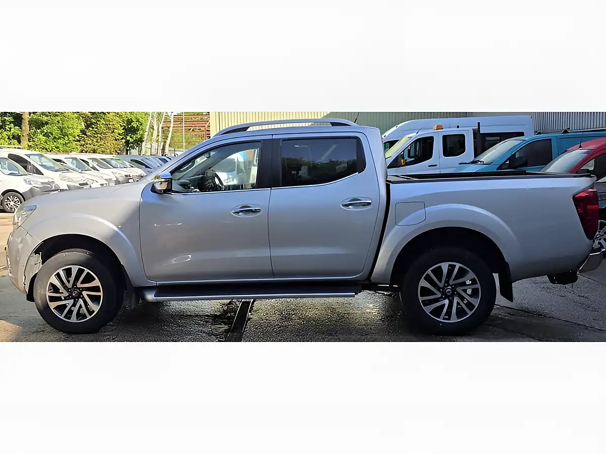 Used 2017 Nissan Navara Tekna Silver - Interior and Exterior details 12