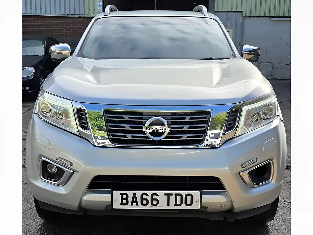 Used 2017 Nissan Navara Tekna Silver - Interior and Exterior details 13