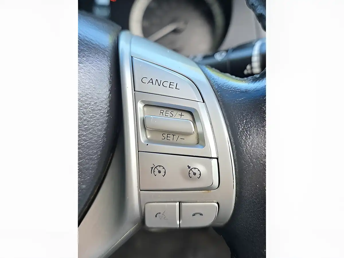 Used 2017 Nissan Navara Tekna Silver - Interior and Exterior details 15
