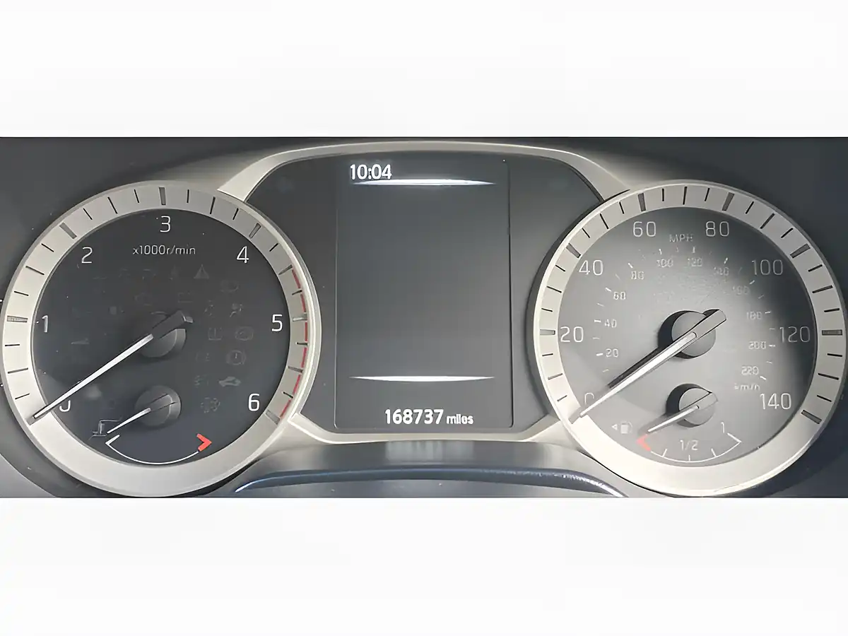 Used 2017 Nissan Navara Tekna Silver - Interior and Exterior details 16