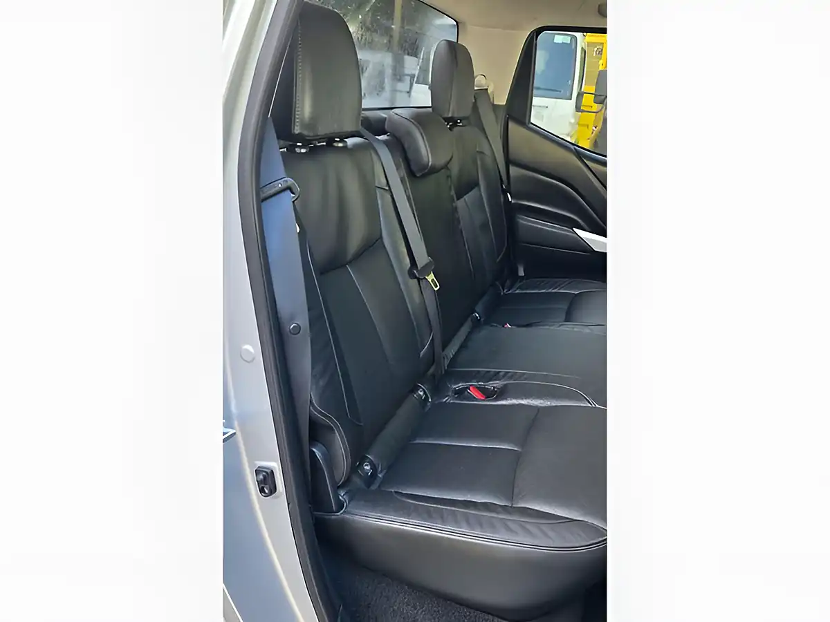 Used 2017 Nissan Navara Tekna Silver - Interior and Exterior details 18
