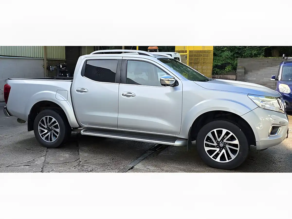 Used 2017 Nissan Navara Tekna Silver - Interior and Exterior details 4