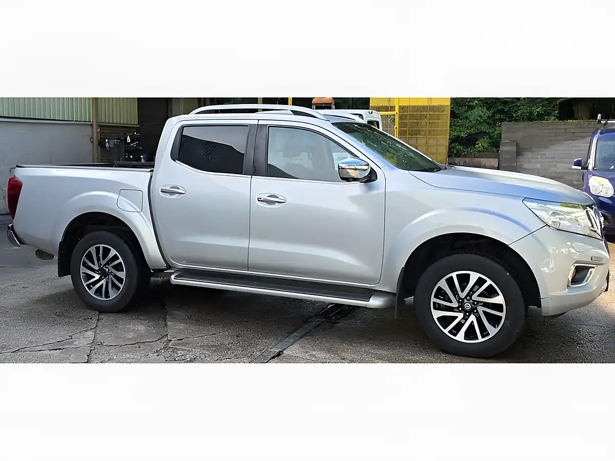 Used 2017 Nissan Navara Tekna Silver - Interior and Exterior details 5
